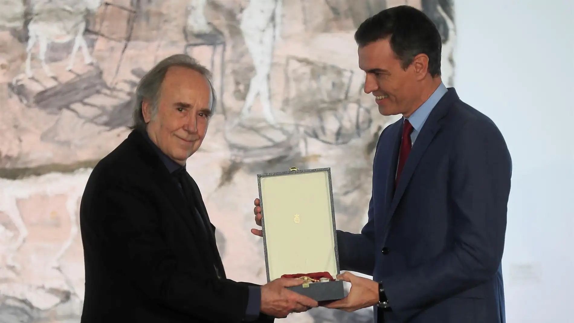 Joan Manuel Serrat recibe la Gran Cruz de la Orden Civil de Alfonso X el Sabio