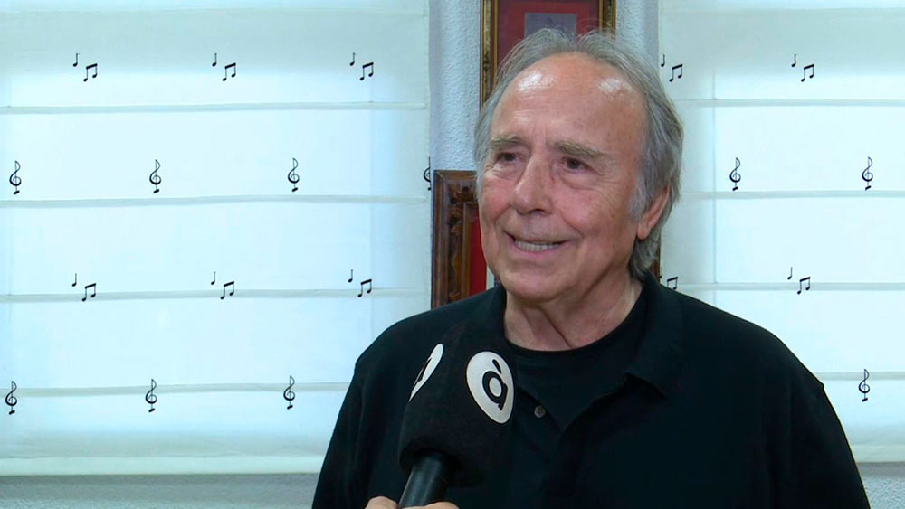 Serrat recoge la distinción de la Banda Primitiva de Llíria