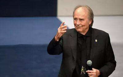 Serrat rompe a cantar de nuevo ‘Aquellas pequeñas cosas’ ante sus majestades