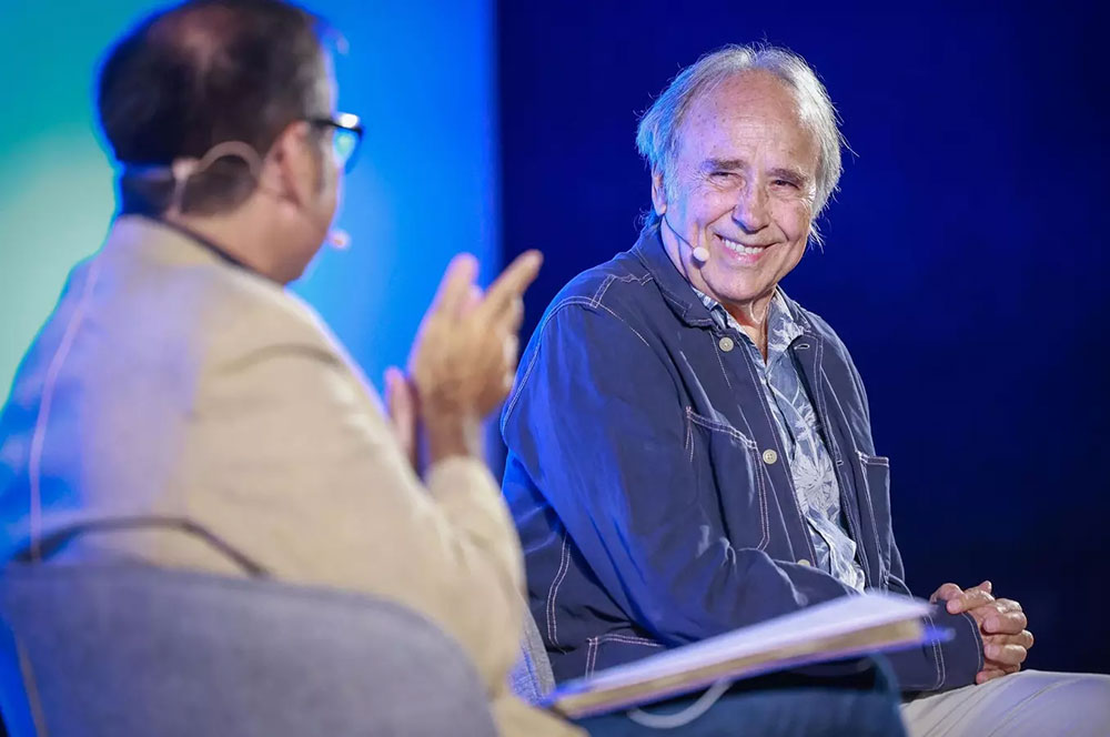 Serrat emociona i posa veu al Premio Cortes de la de la Real Isla de León a San Fernando