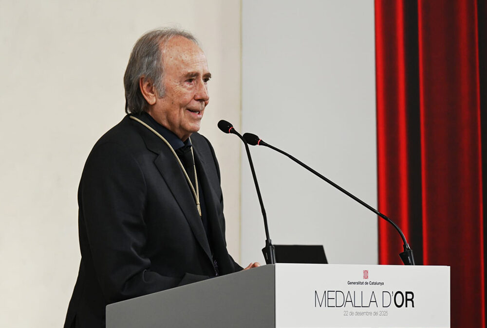 Serrat, una voz para la convivencia, recibe la Medalla de Oro de la Generalitat