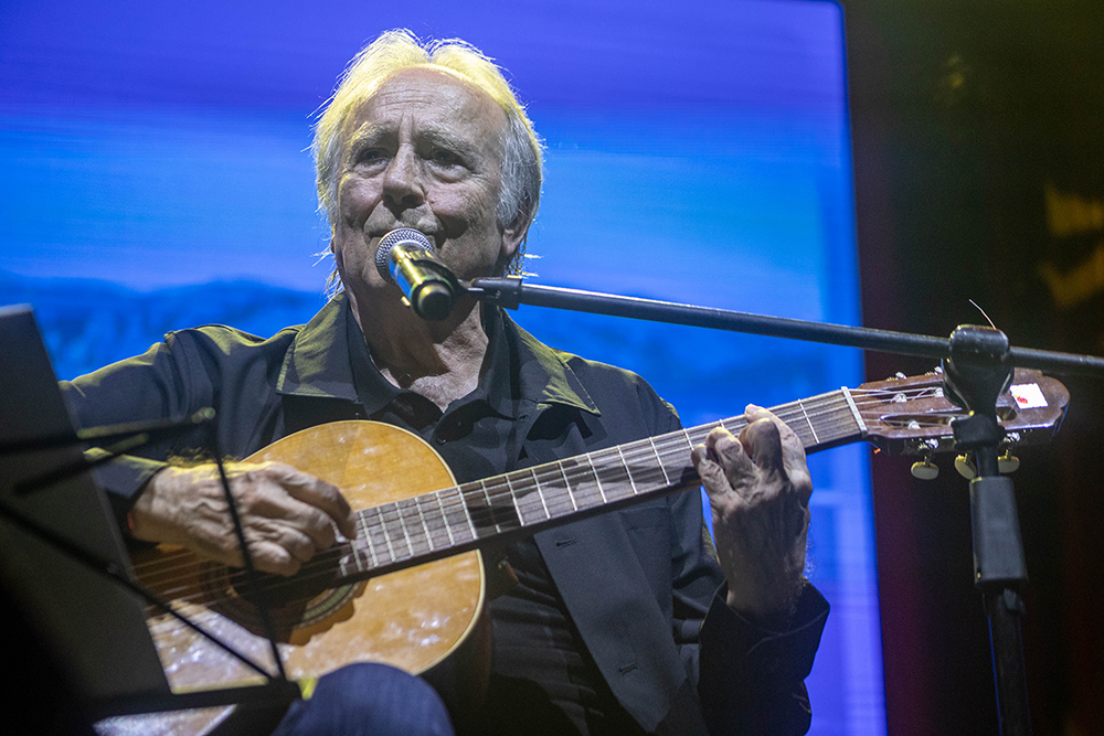 Serrat, uno de los protagonistas del 50 aniversario de El País
